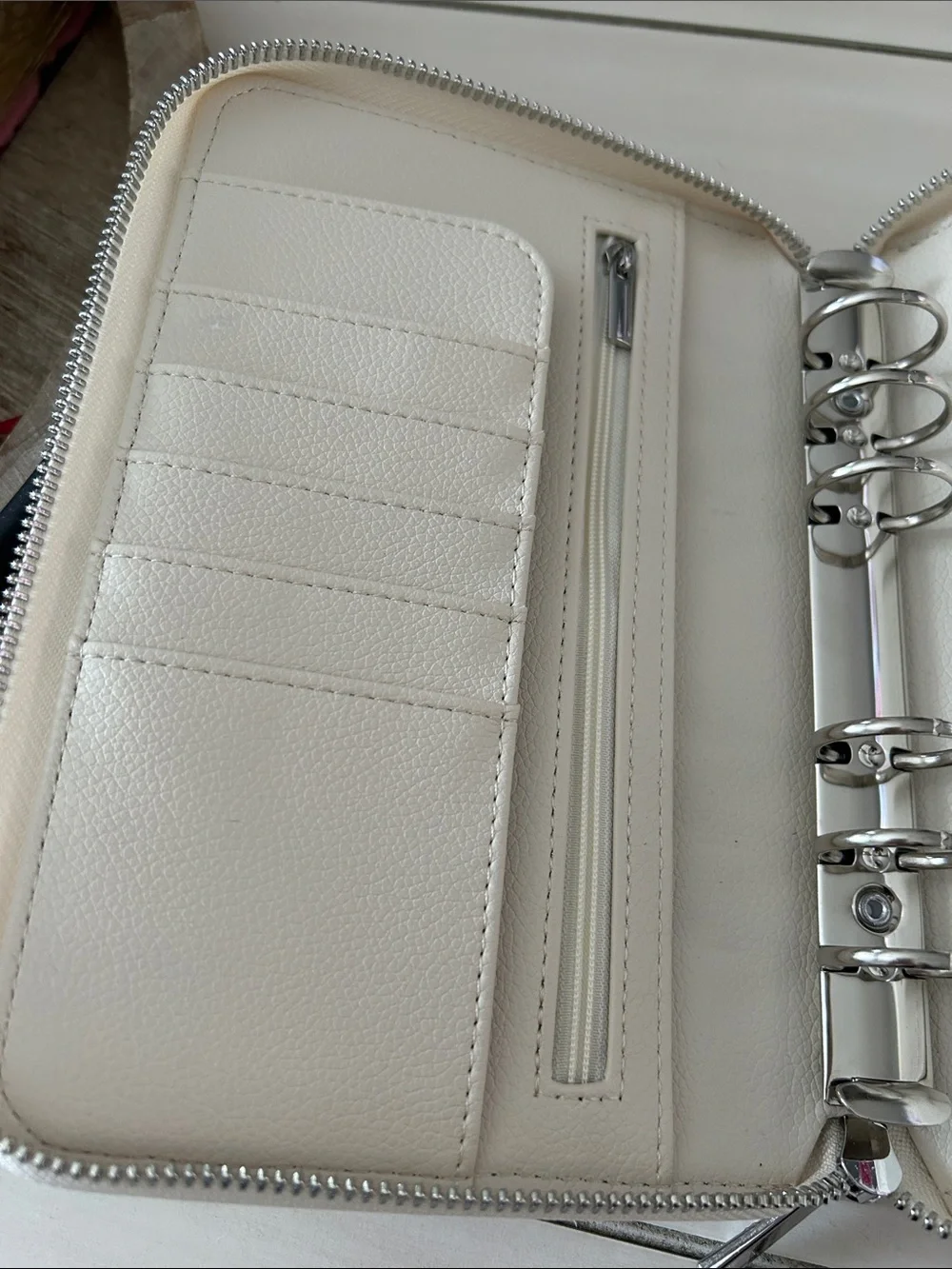 Classic Zip Around Pebbled Binder - Cream